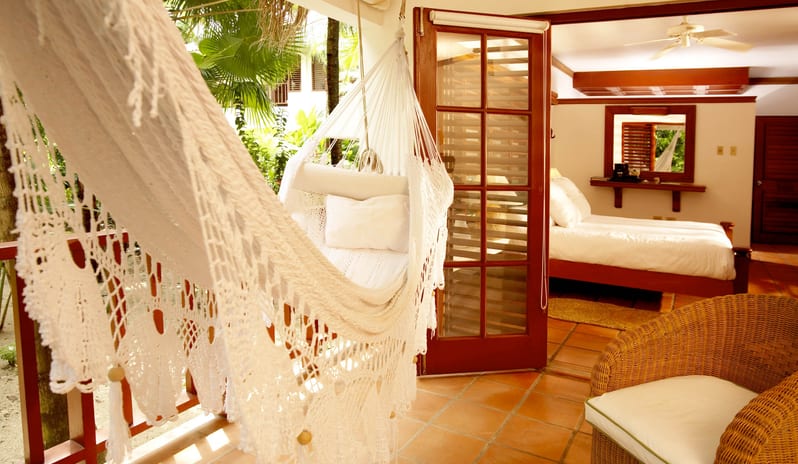 Couples Swept Away-Atrium Room_1_438